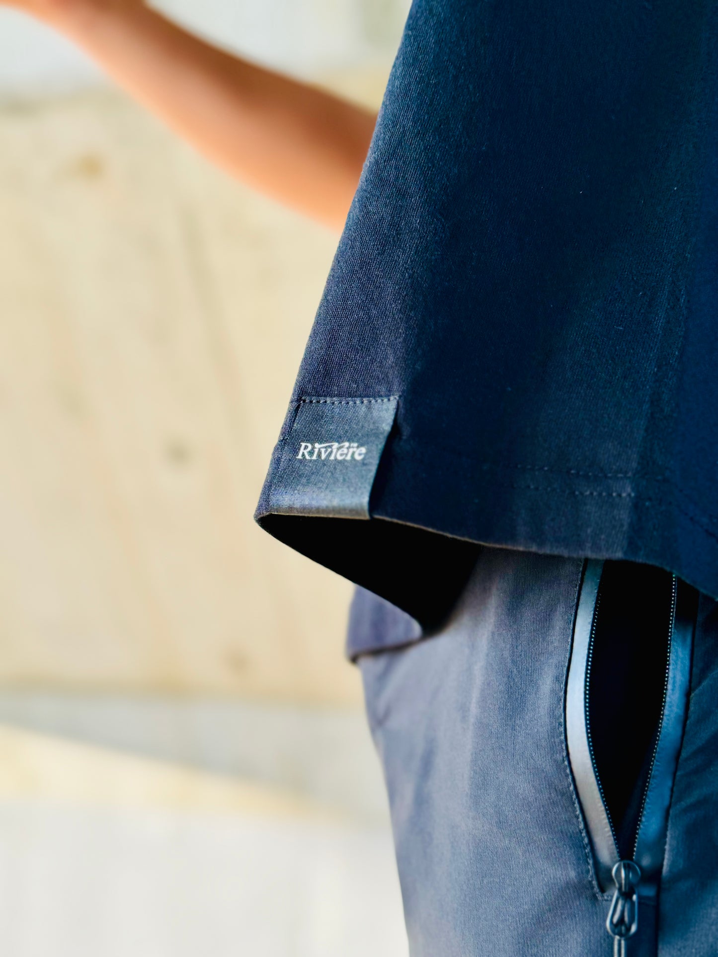 Rivière LOGOタグ Tシャツ